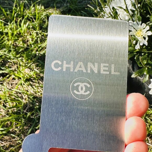 Chanel Beauty Pocket Mirror & Leather Card Holder Silver - Picture 6 of 10